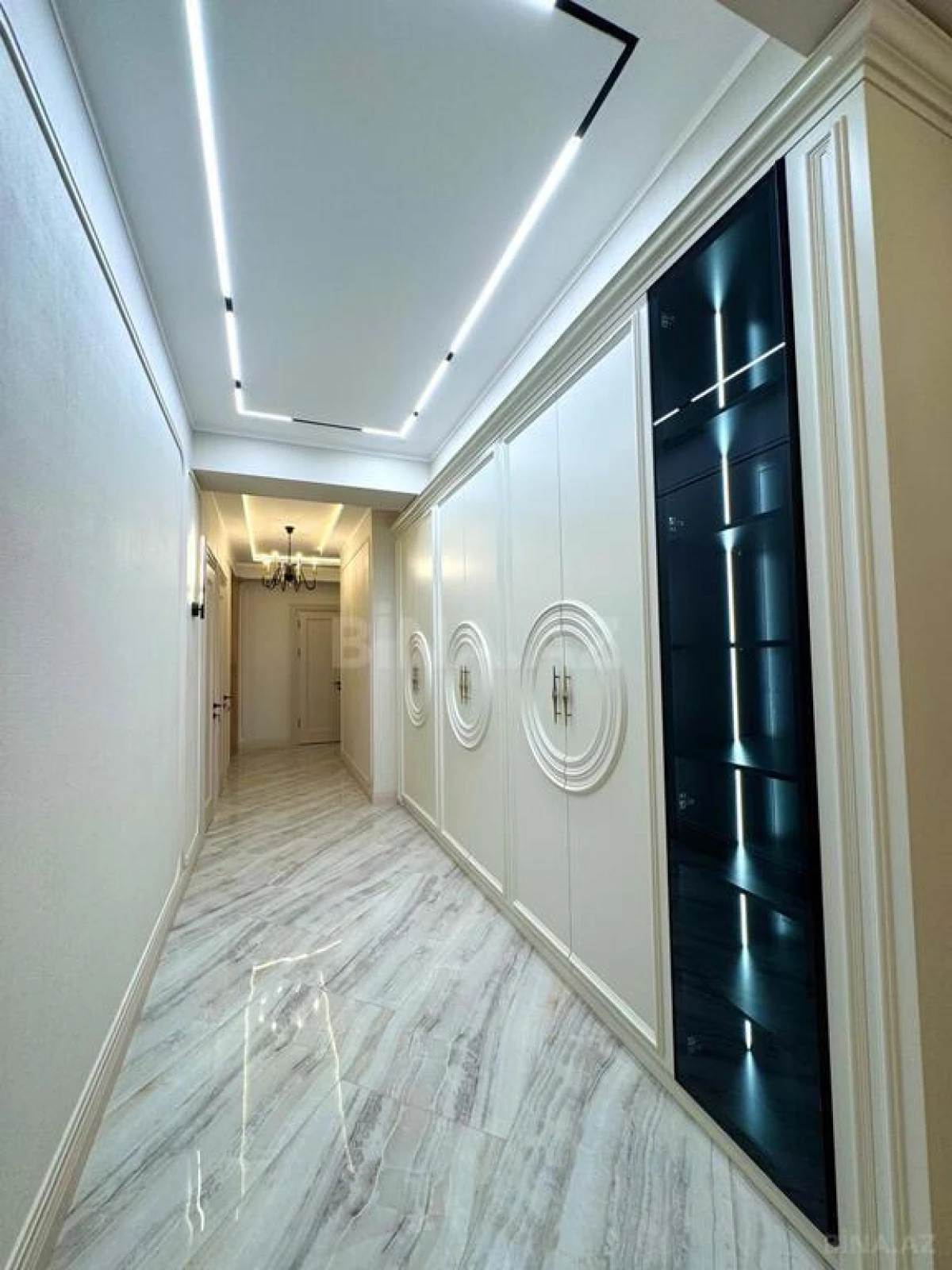 Kirayə verilir 5 otaqlı mənzil 275 m²