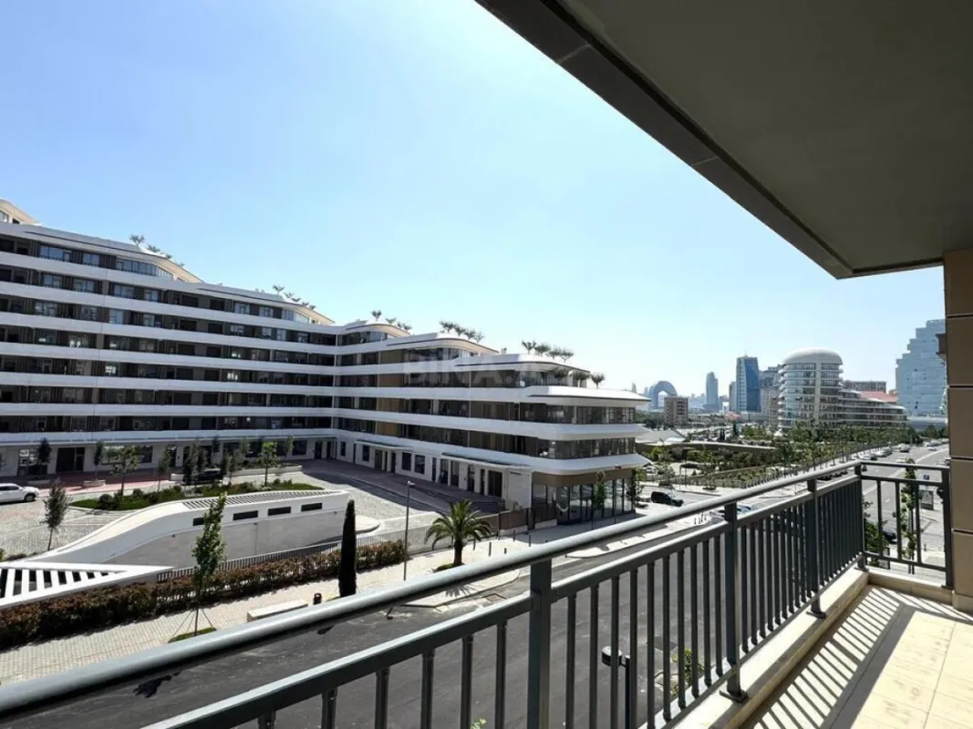 Kirayə verilir 5 otaqlı mənzil 275 m²