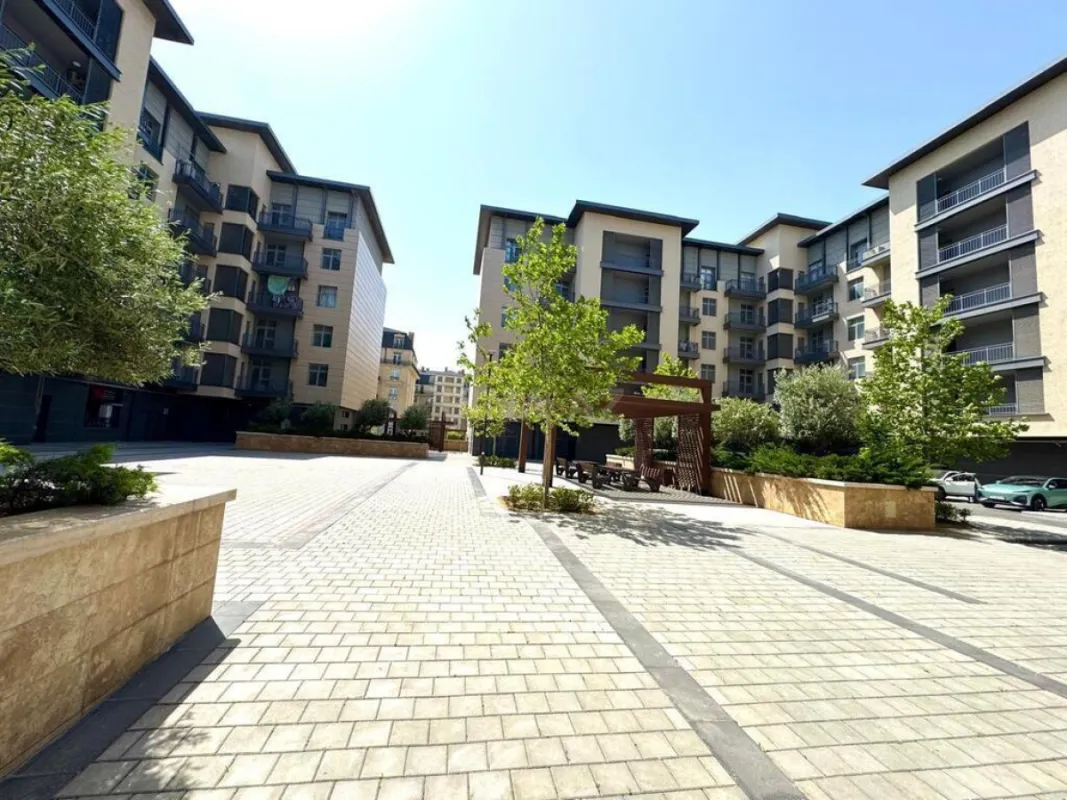 Kirayə verilir 5 otaqlı mənzil 275 m²