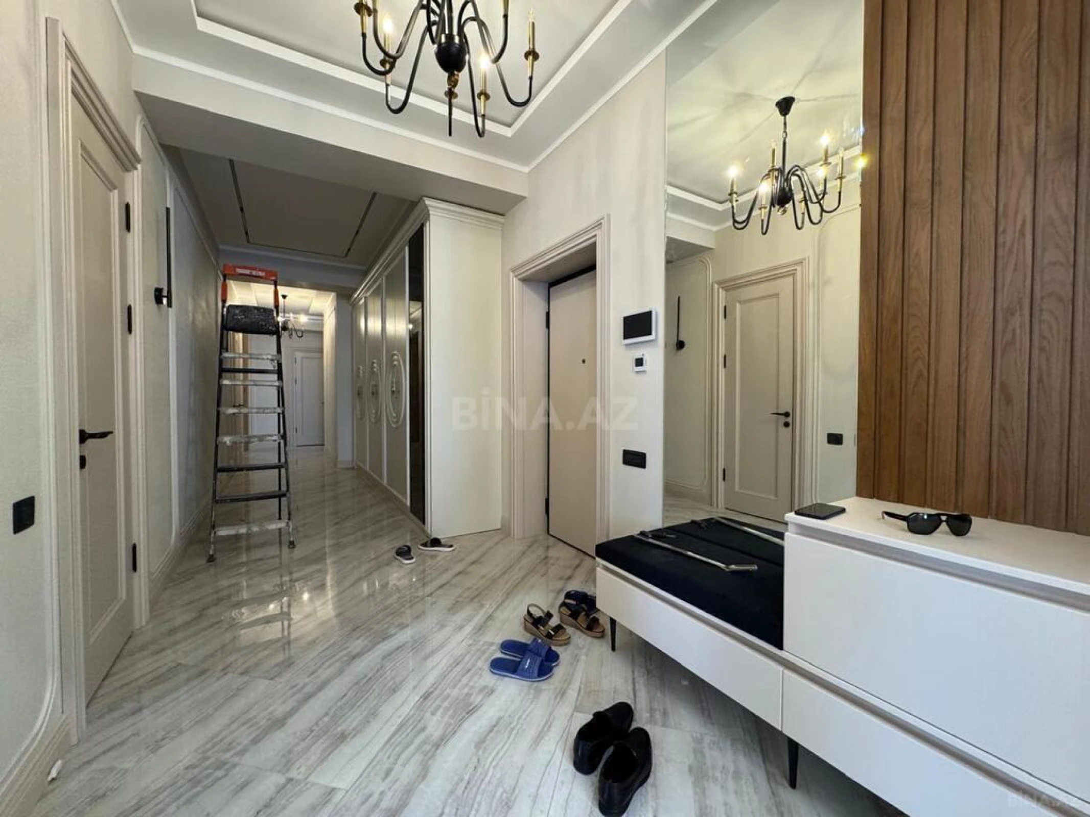 Kirayə verilir 5 otaqlı mənzil 275 m²