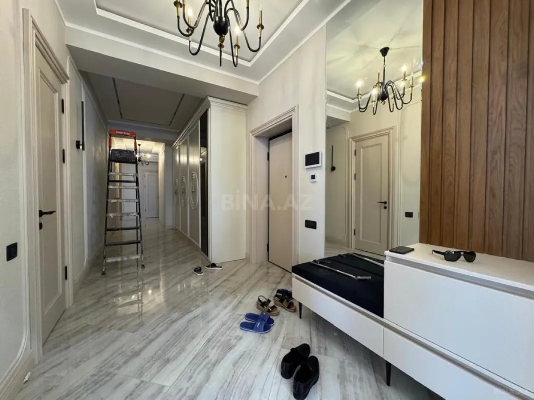 Kirayə verilir 5 otaqlı mənzil 275 m²