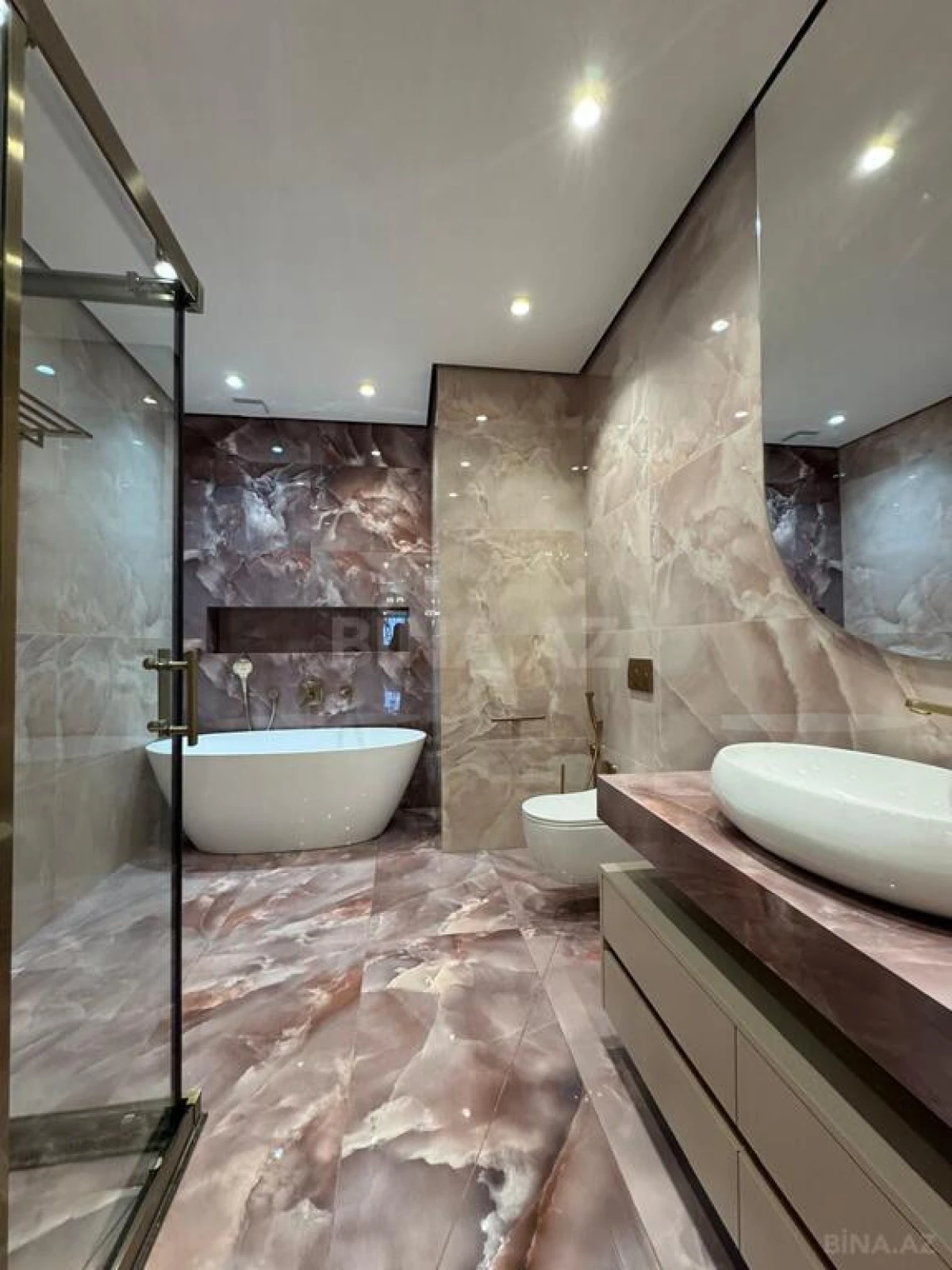 Kirayə verilir 5 otaqlı mənzil 275 m²