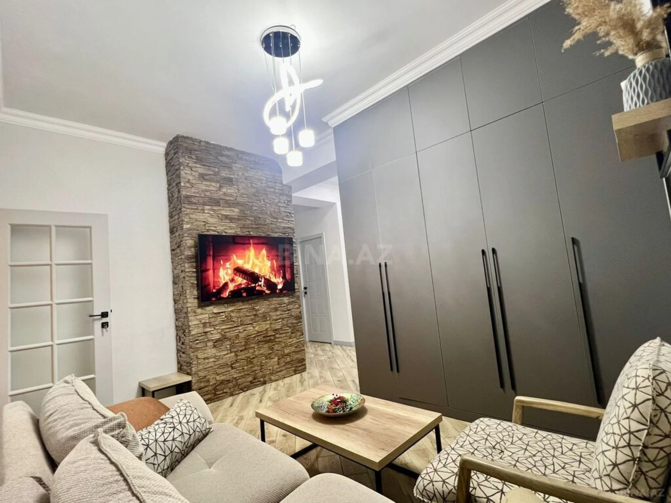 Satılır 3 otaqlı mənzil 146 m²