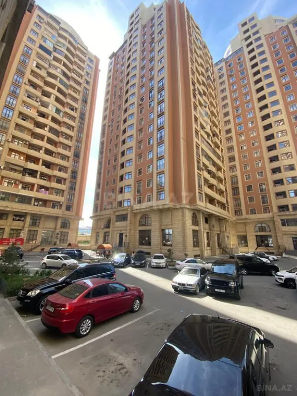 Satılır 3 otaqlı mənzil 146 m²