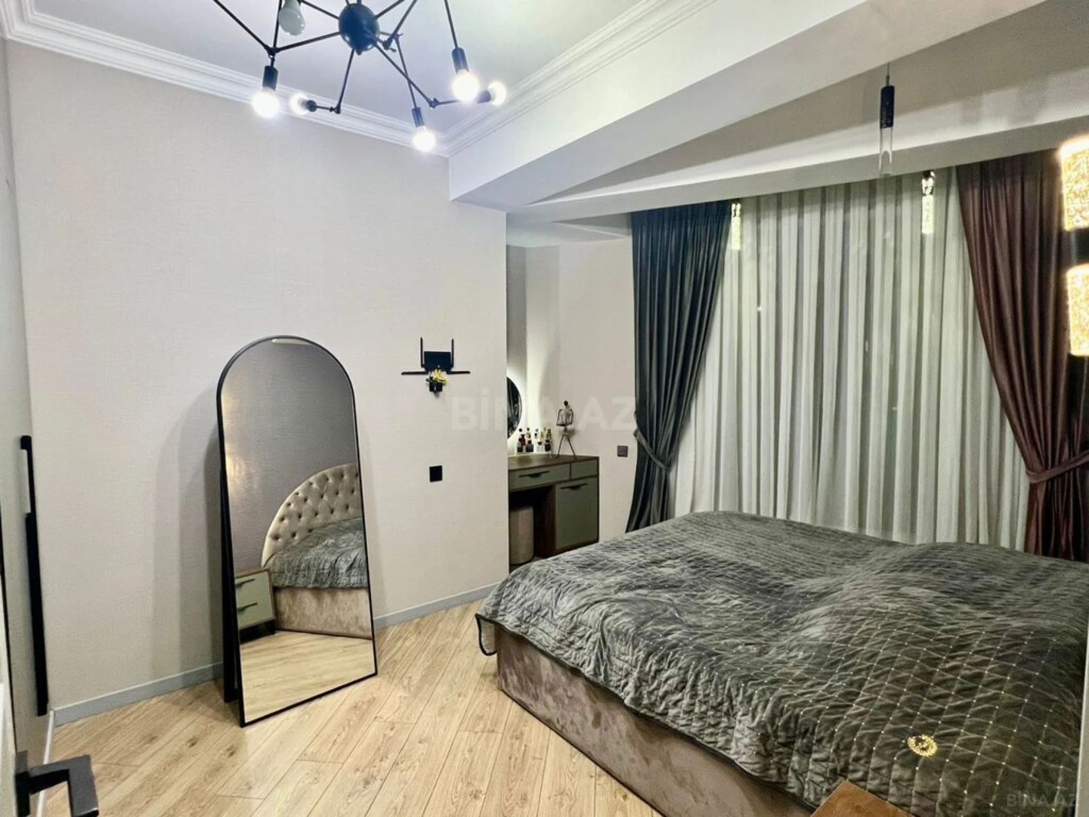 Satılır 3 otaqlı mənzil 146 m²