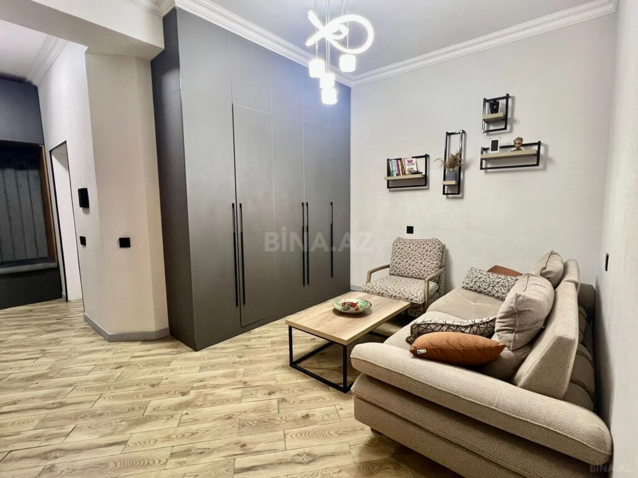 Satılır 3 otaqlı mənzil 146 m²