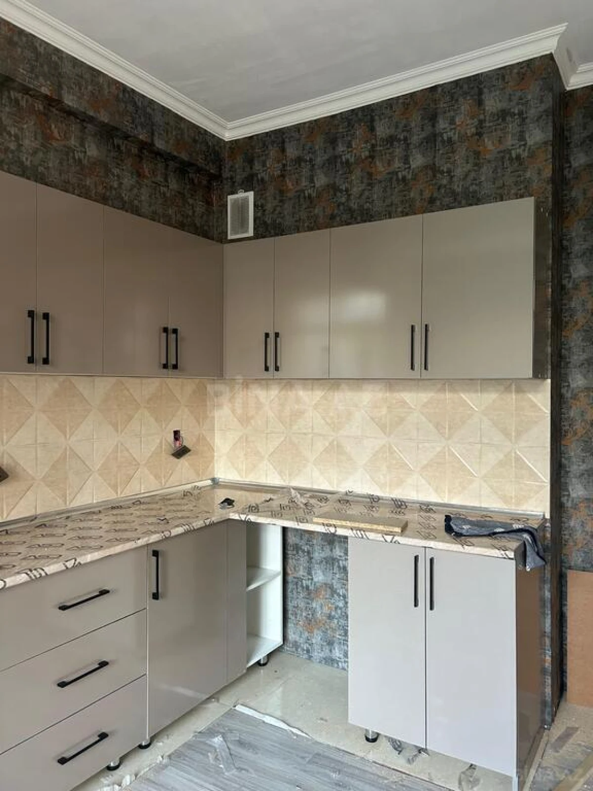 Satılır 2 otaqlı mənzil 120 m²