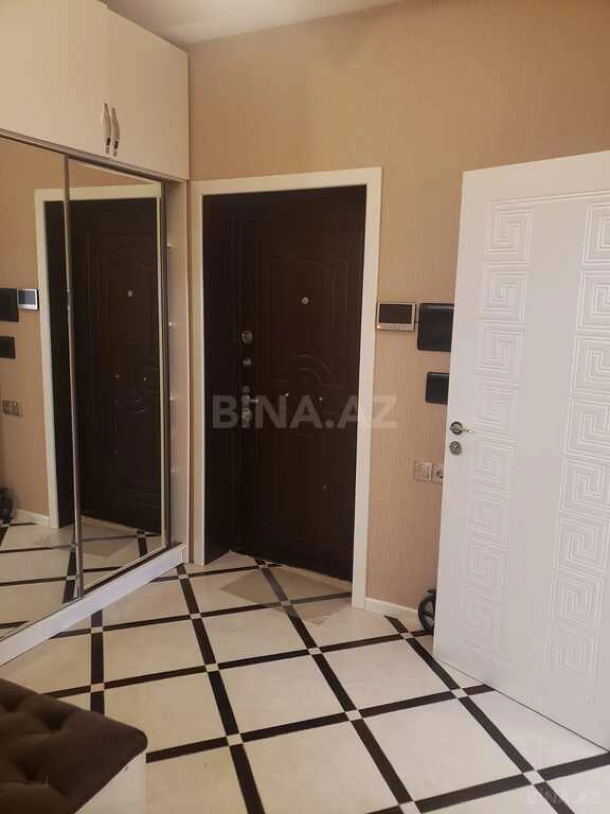 Satılır 3 otaqlı mənzil 115 m²