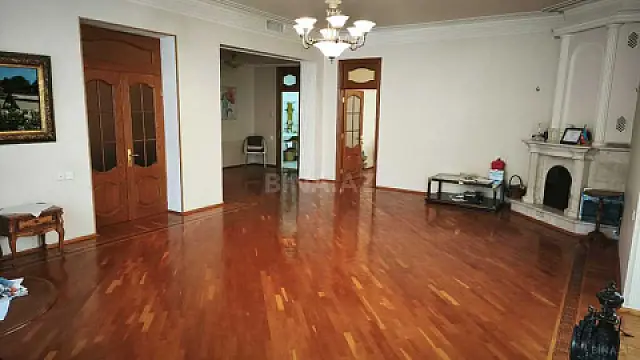 Kirayə verilir 5 otaqlı həyət evi 420 m²