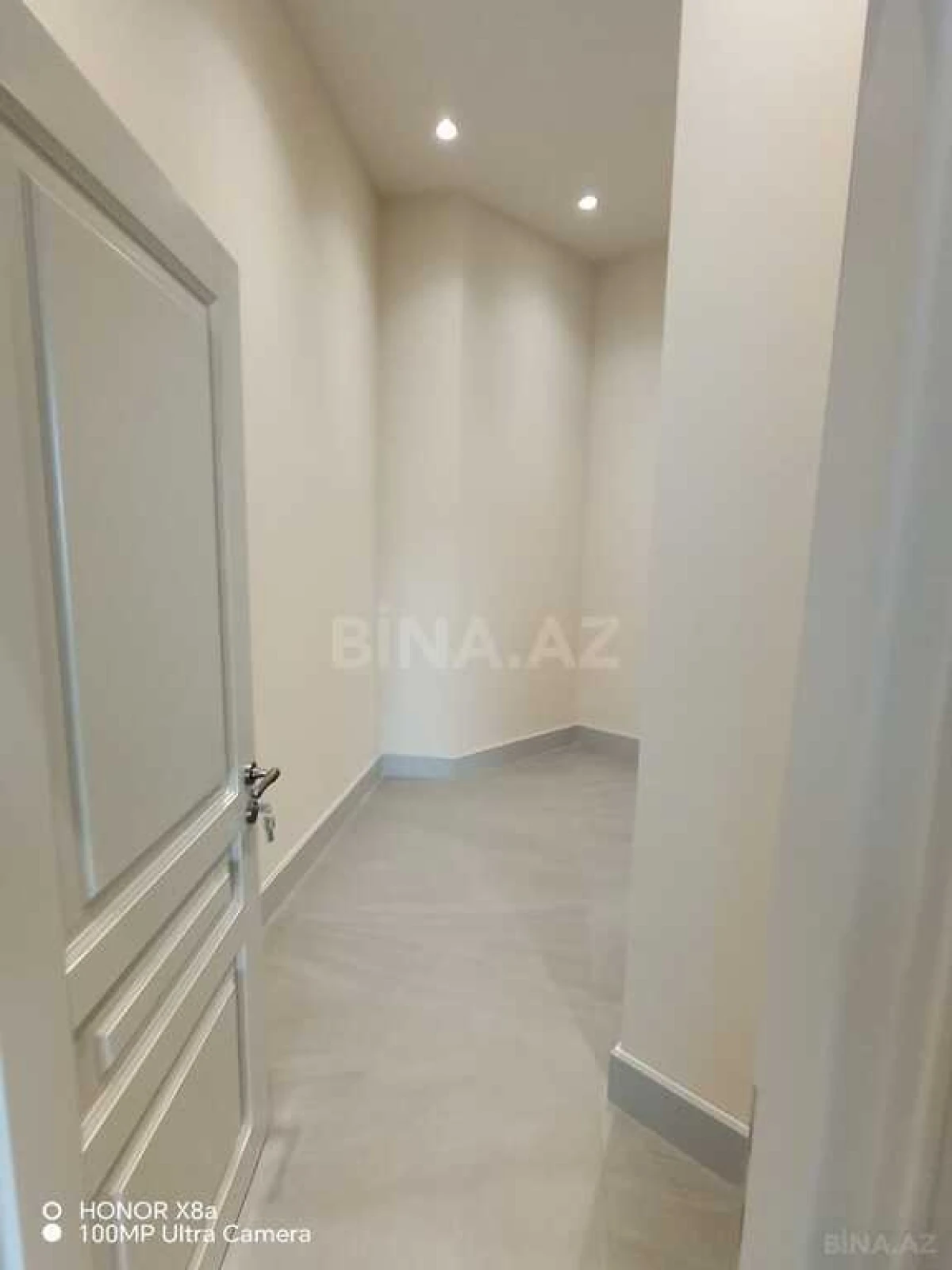 Kirayə verilir 4 otaqlı ofis 230 m²