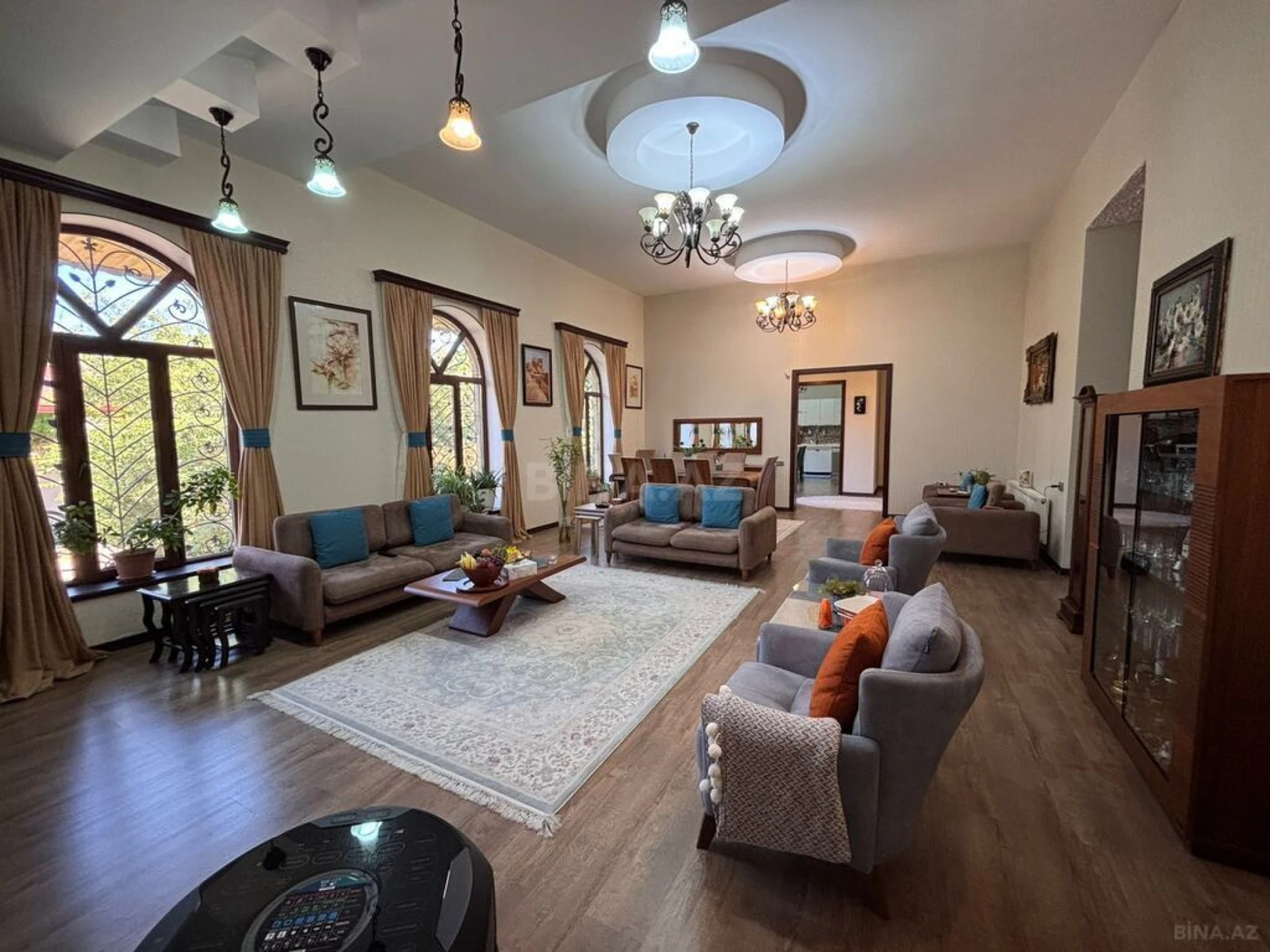 Satılır 5 otaqlı həyət evi 200 m²