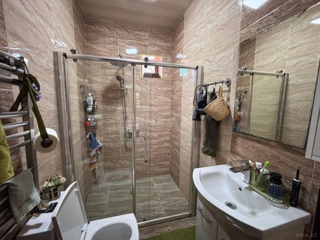 Satılır 5 otaqlı həyət evi 200 m²