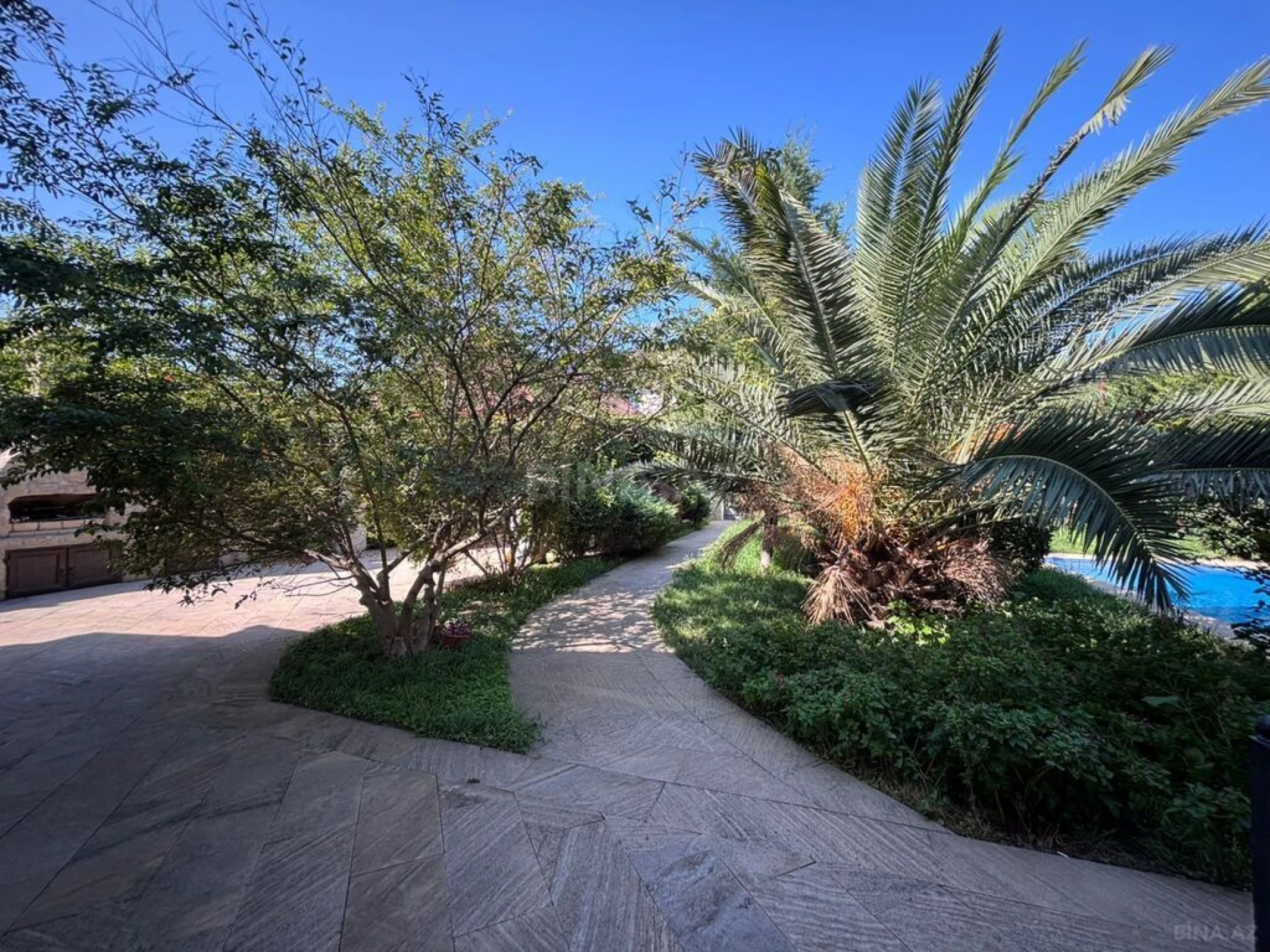 Satılır 5 otaqlı həyət evi 200 m²