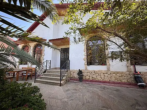 Satılır 5 otaqlı həyət evi 200 m²