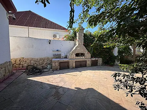 Satılır 5 otaqlı həyət evi 200 m²