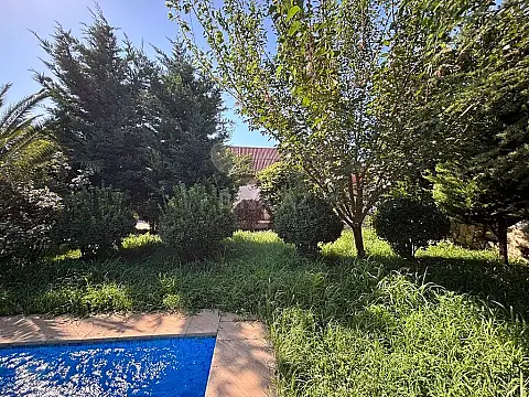 Satılır 5 otaqlı həyət evi 200 m²