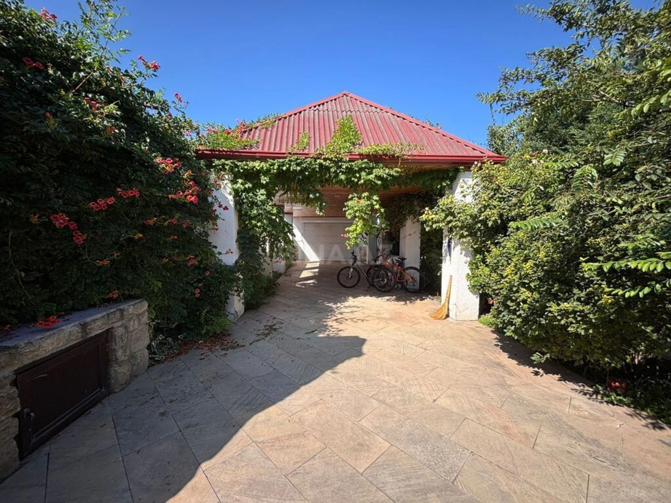 Satılır 5 otaqlı həyət evi 200 m²