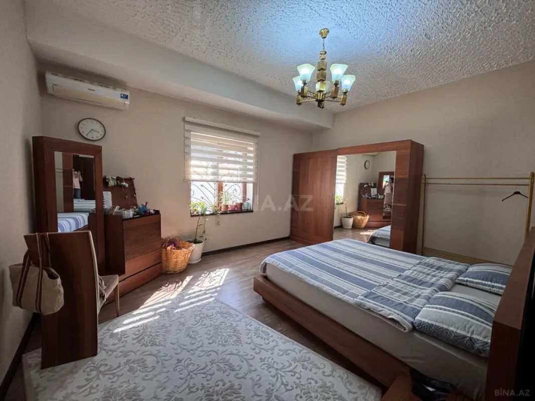 Satılır 5 otaqlı həyət evi 200 m²