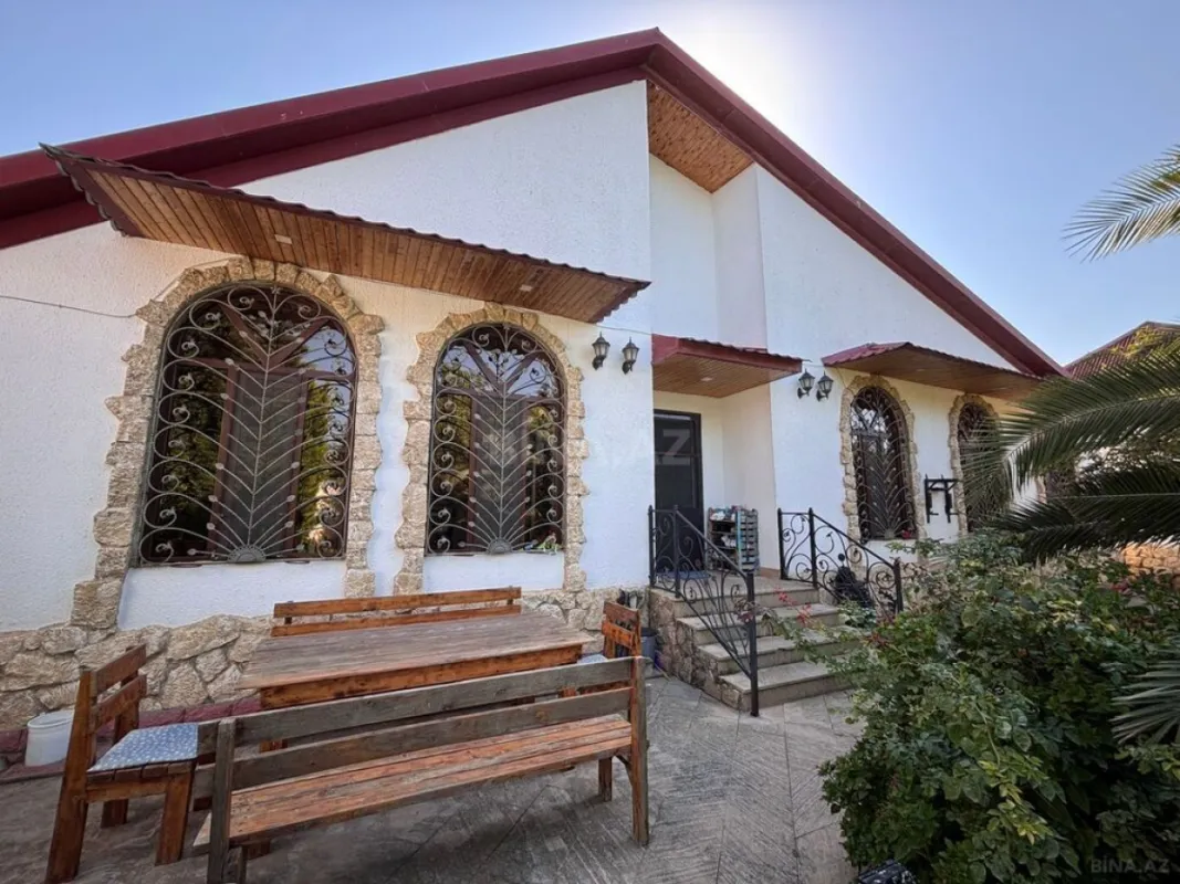 Satılır 5 otaqlı həyət evi 200 m²