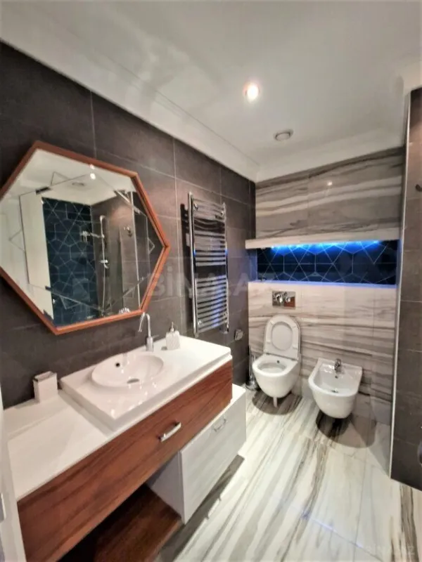 Kirayə verilir 3 otaqlı mənzil 200 m²