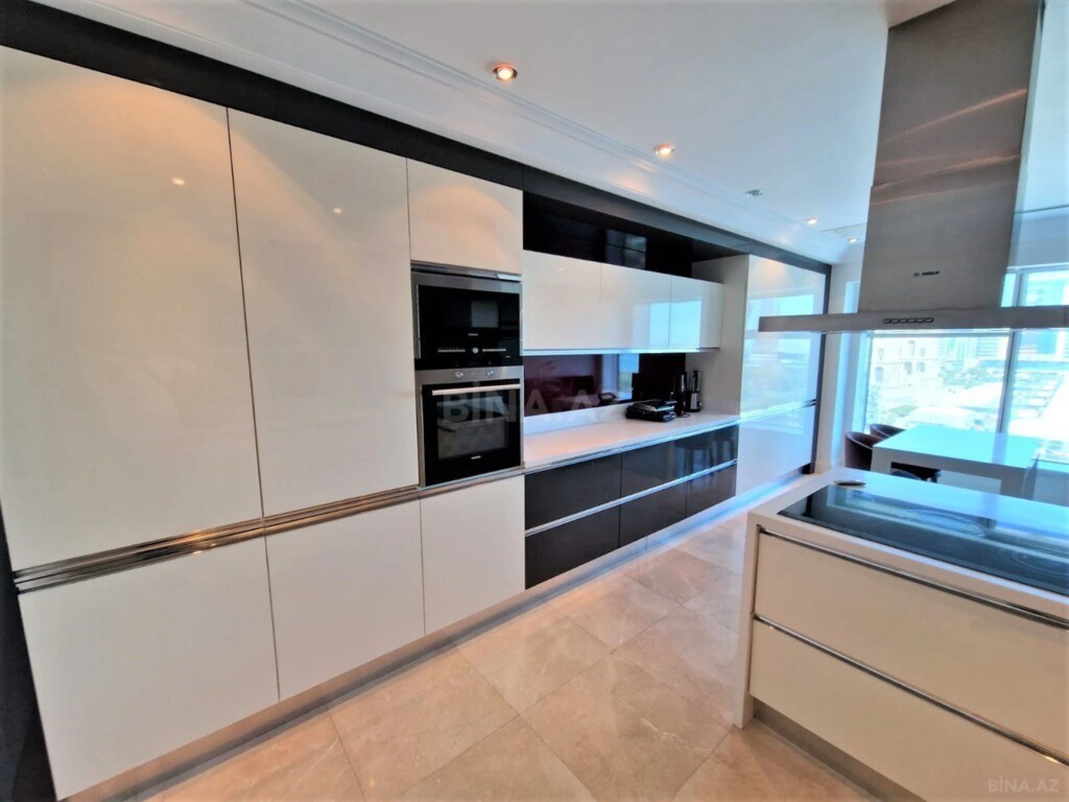 Kirayə verilir 3 otaqlı mənzil 200 m²