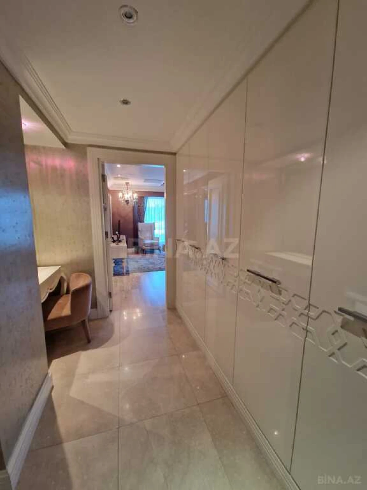 Kirayə verilir 3 otaqlı mənzil 200 m²