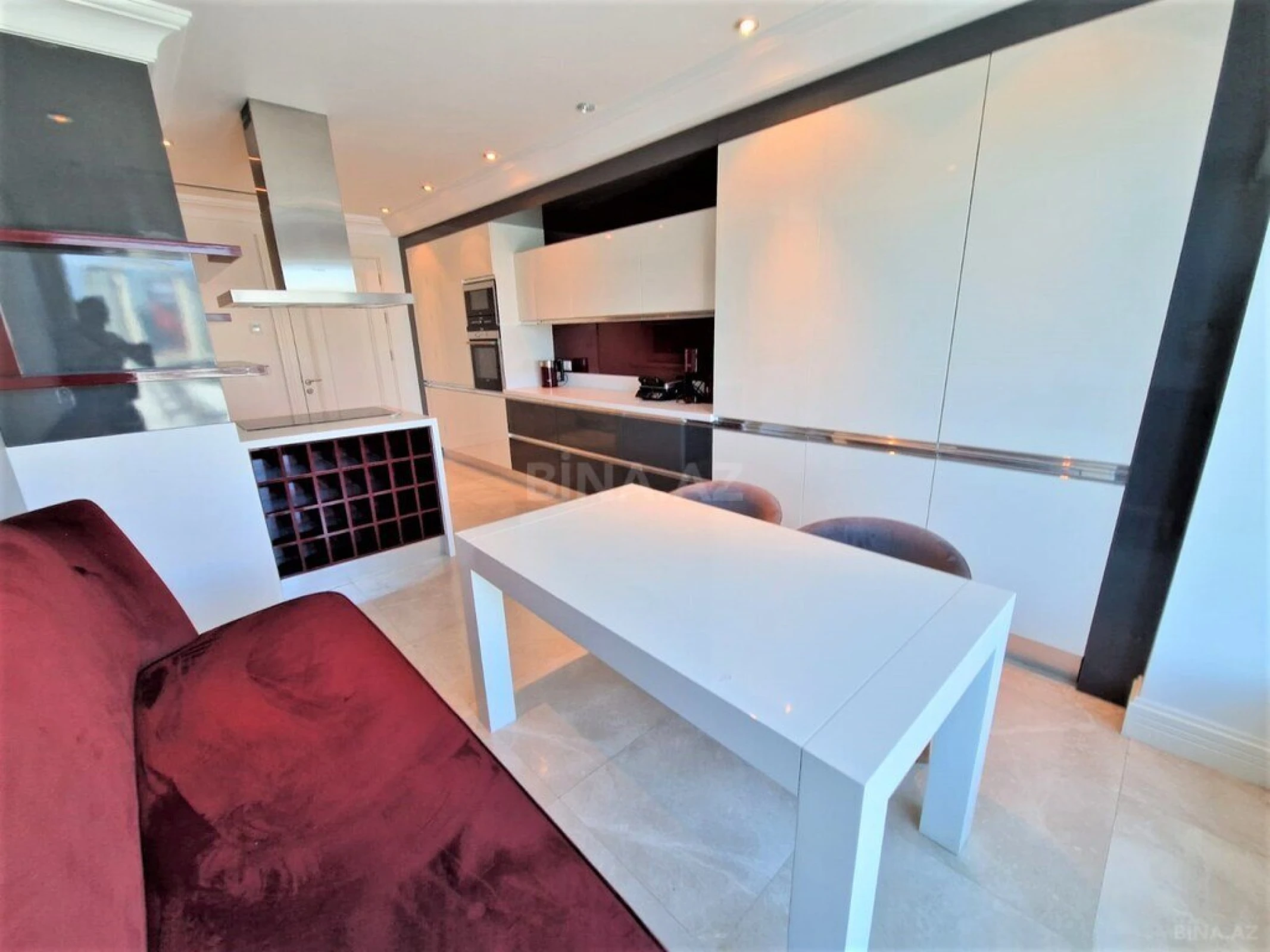 Kirayə verilir 3 otaqlı mənzil 200 m²