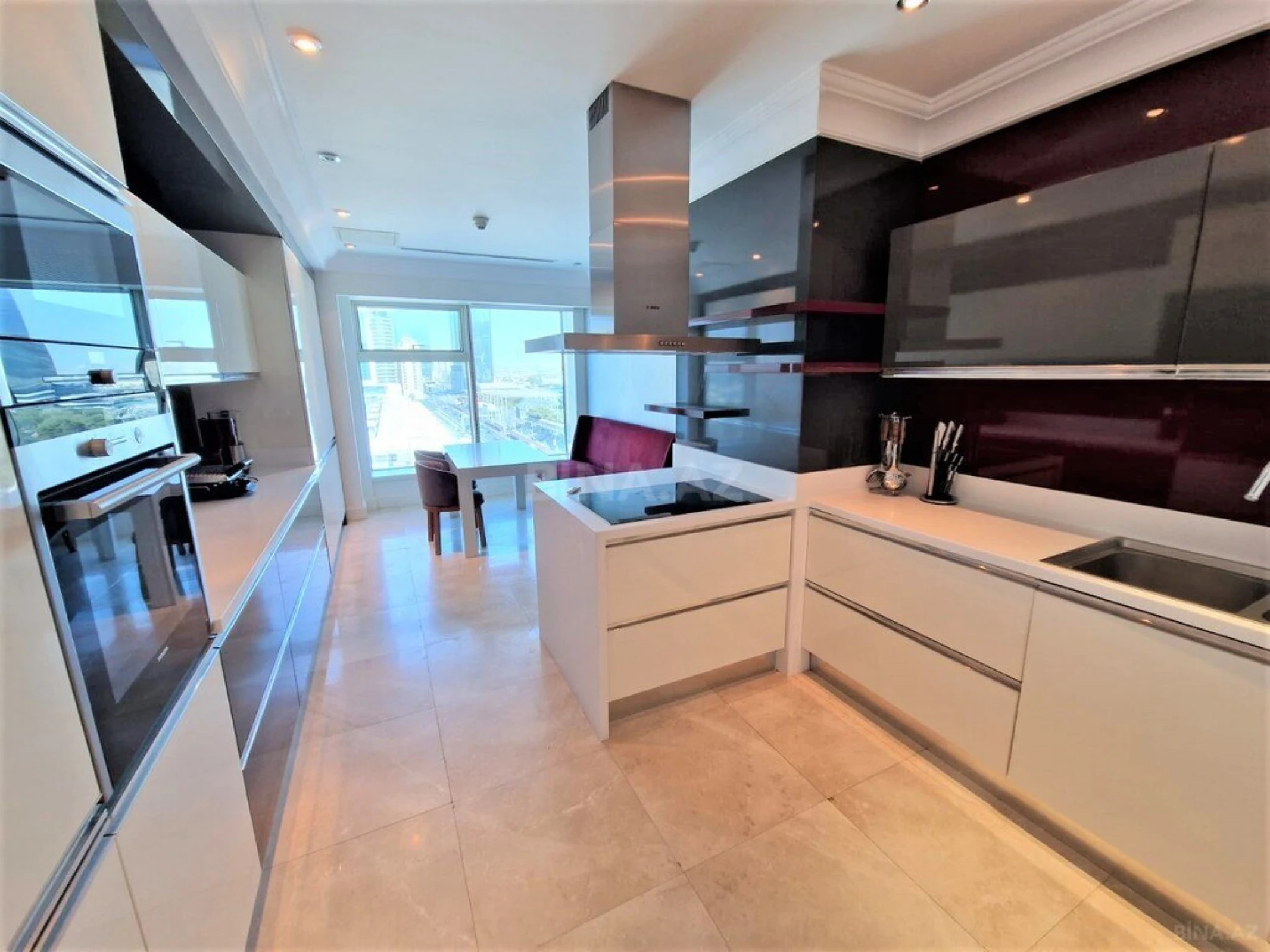 Kirayə verilir 3 otaqlı mənzil 200 m²