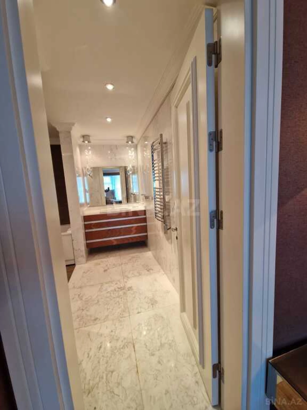 Kirayə verilir 3 otaqlı mənzil 200 m²