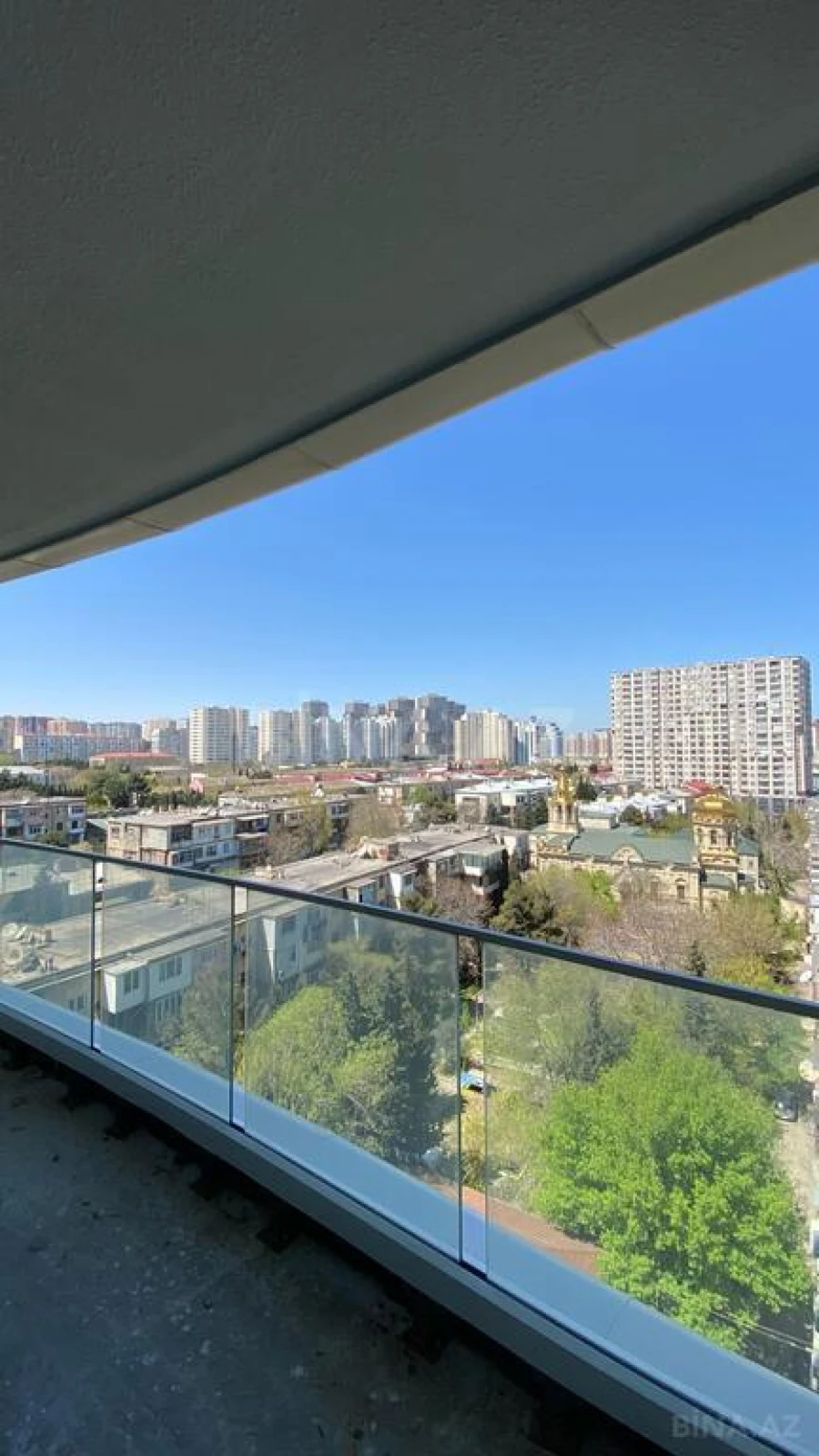 Satılır 4 otaqlı mənzil 239 m²