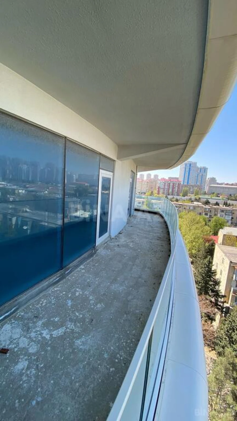 Satılır 4 otaqlı mənzil 239 m²