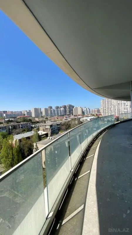 Satılır 4 otaqlı mənzil 239 m²