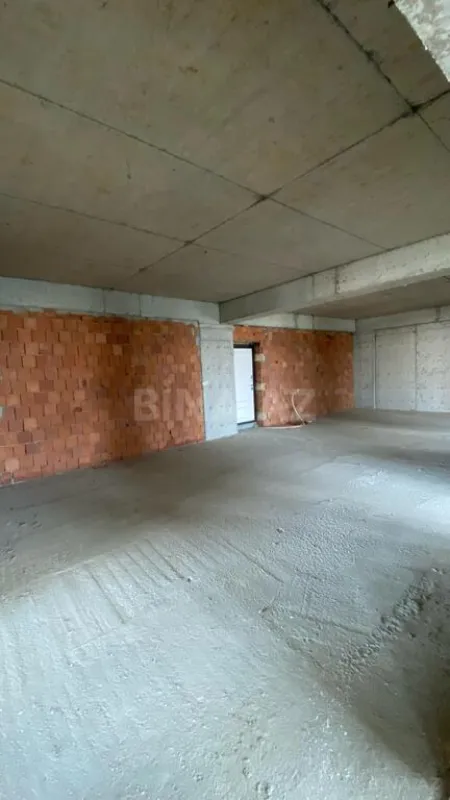 Satılır 4 otaqlı mənzil 239 m²