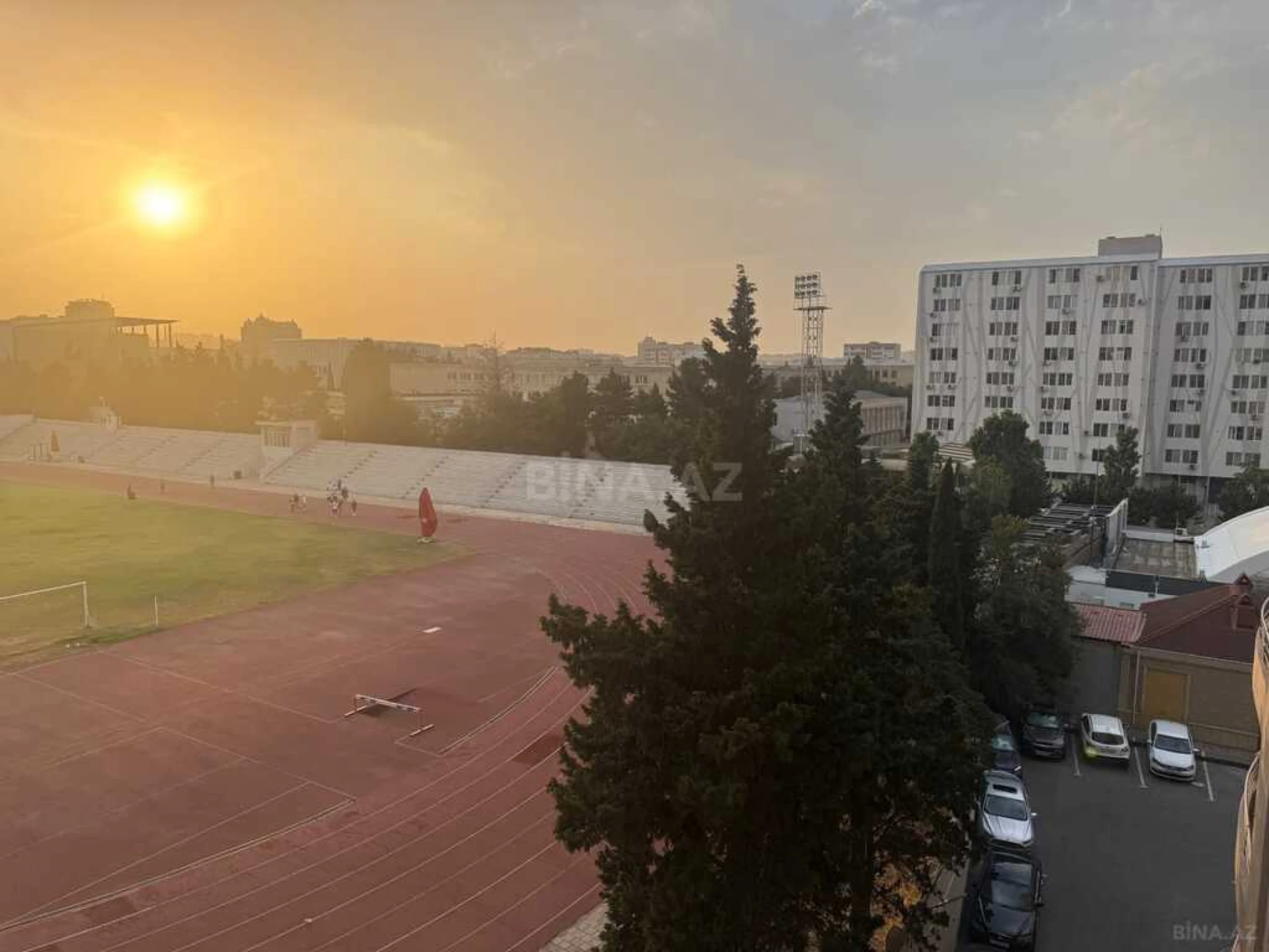 Satılır 4 otaqlı mənzil 178 m²