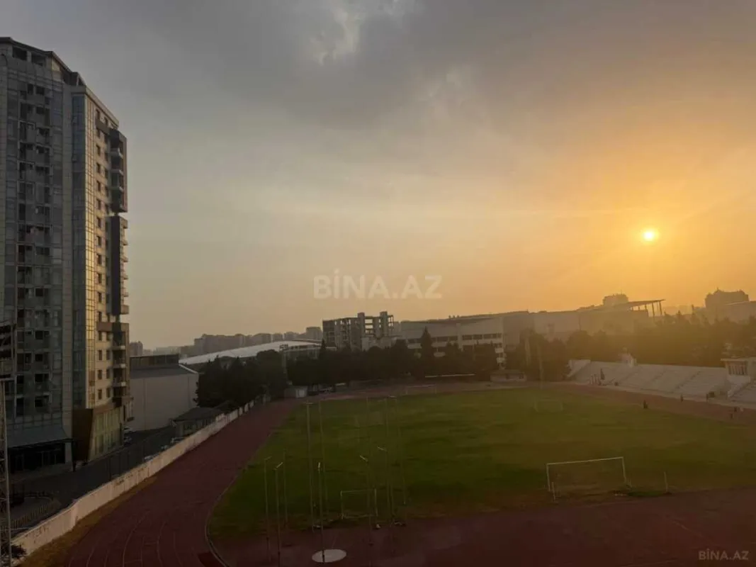 Satılır 4 otaqlı mənzil 178 m²