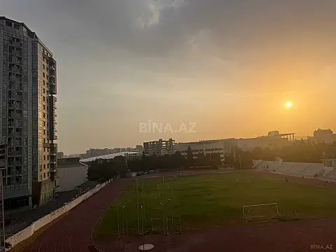 Satılır 4 otaqlı mənzil 178 m²