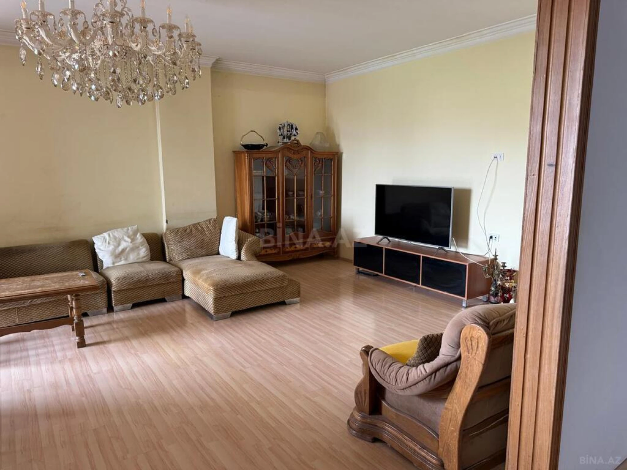Satılır 4 otaqlı mənzil 178 m²