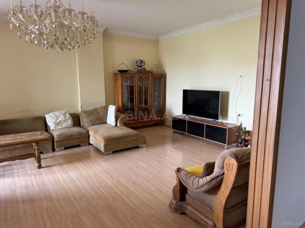 Satılır 4 otaqlı mənzil 178 m²