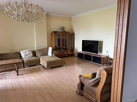 Satılır 4 otaqlı mənzil 178 m²