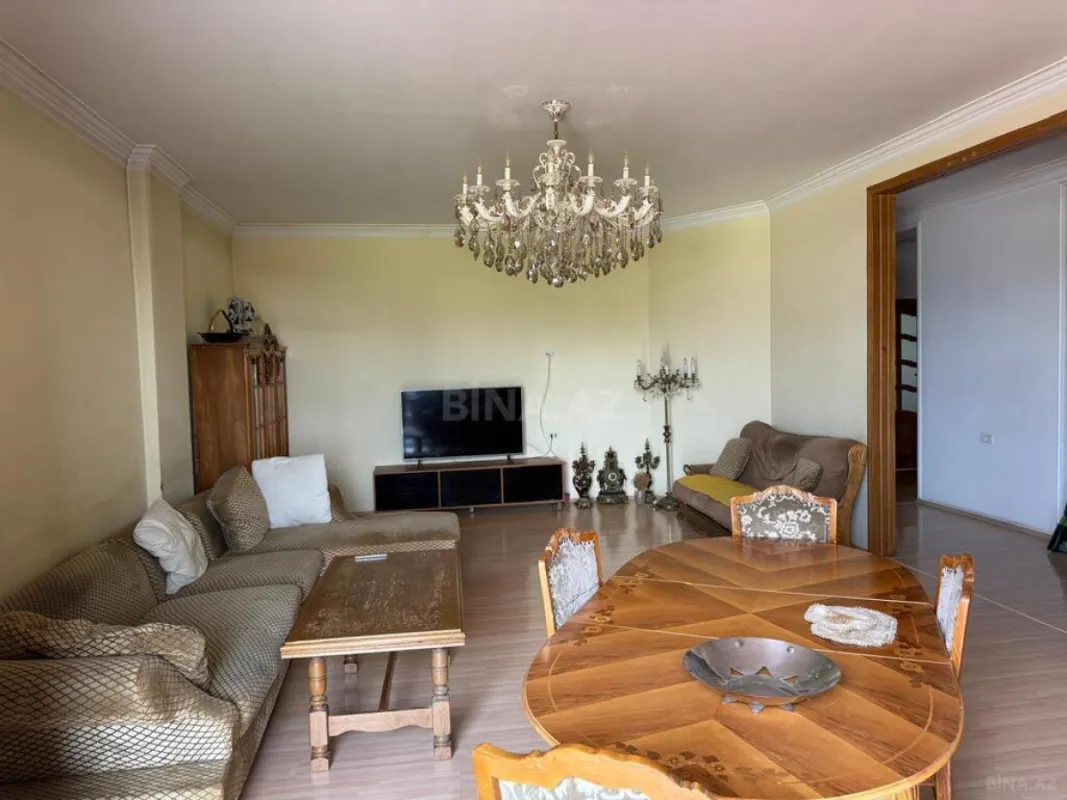 Satılır 4 otaqlı mənzil 178 m²