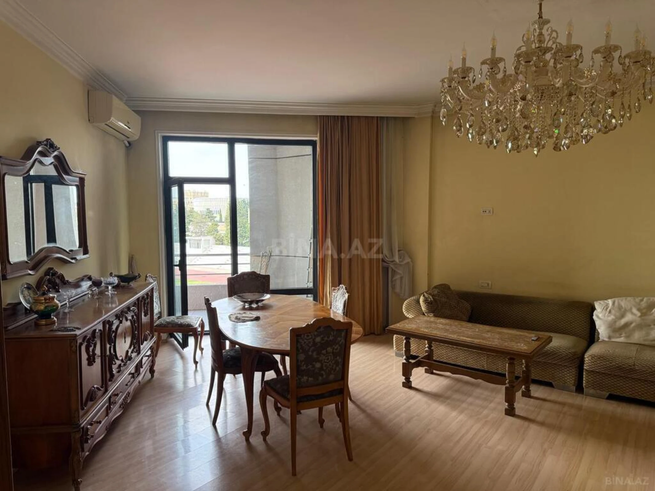Satılır 4 otaqlı mənzil 178 m²