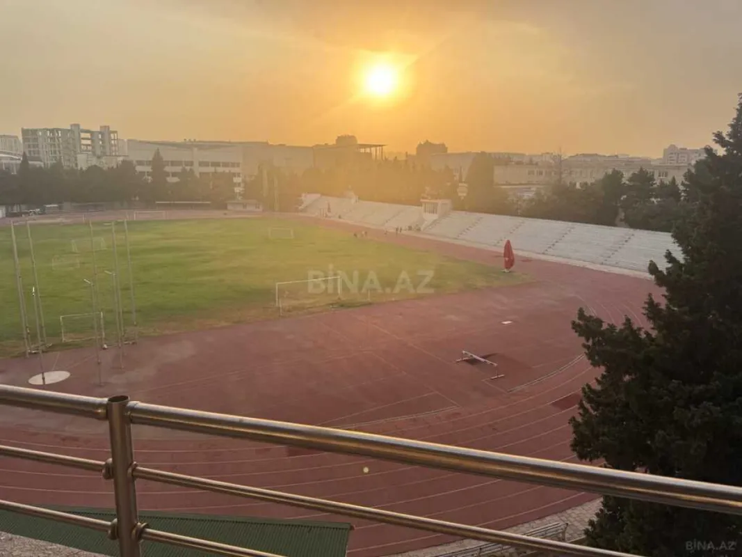 Satılır 4 otaqlı mənzil 178 m²