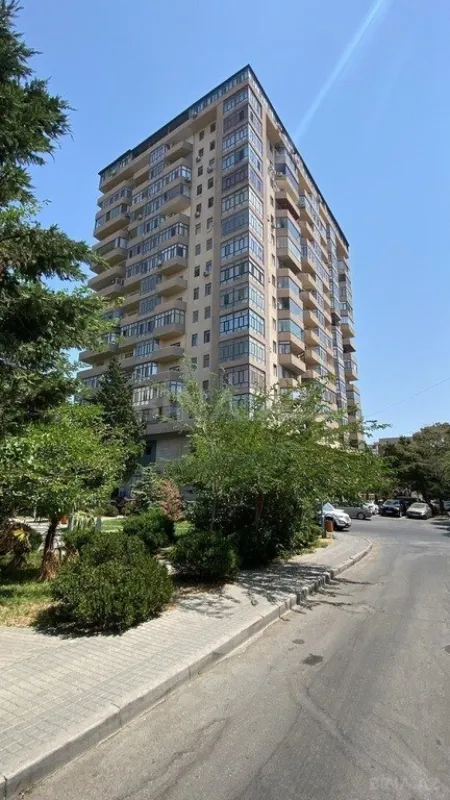 Satılır 4 otaqlı mənzil 160 m²