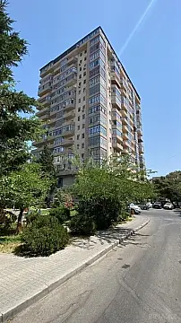 Satılır 4 otaqlı mənzil 160 m²