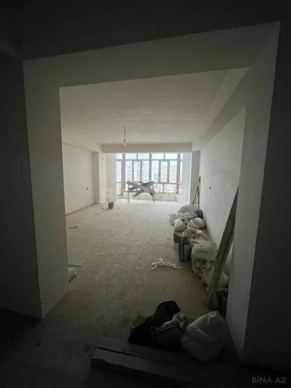 Satılır 4 otaqlı mənzil 160 m²
