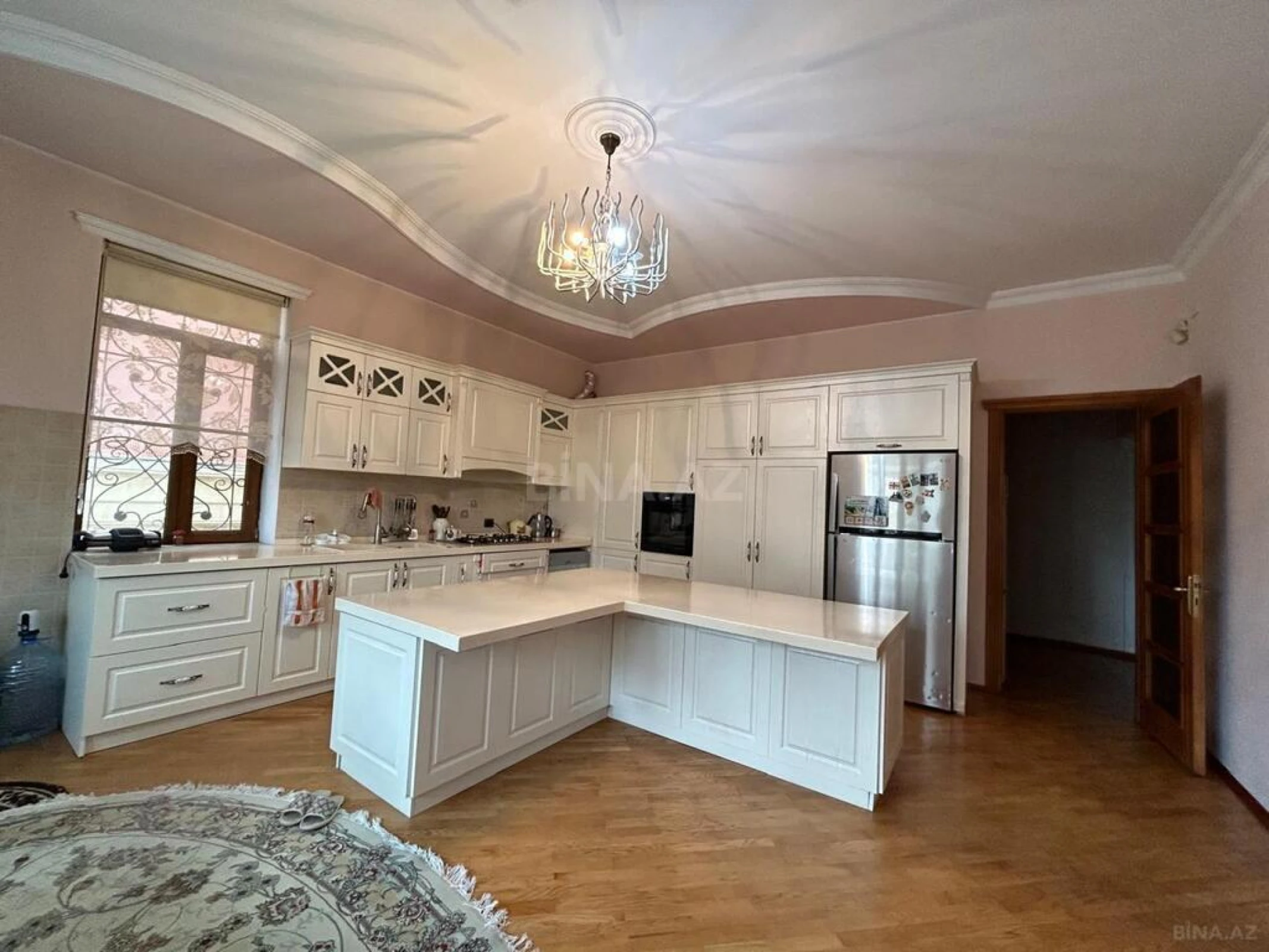 Satılır 12 otaqlı həyət evi 829 m²