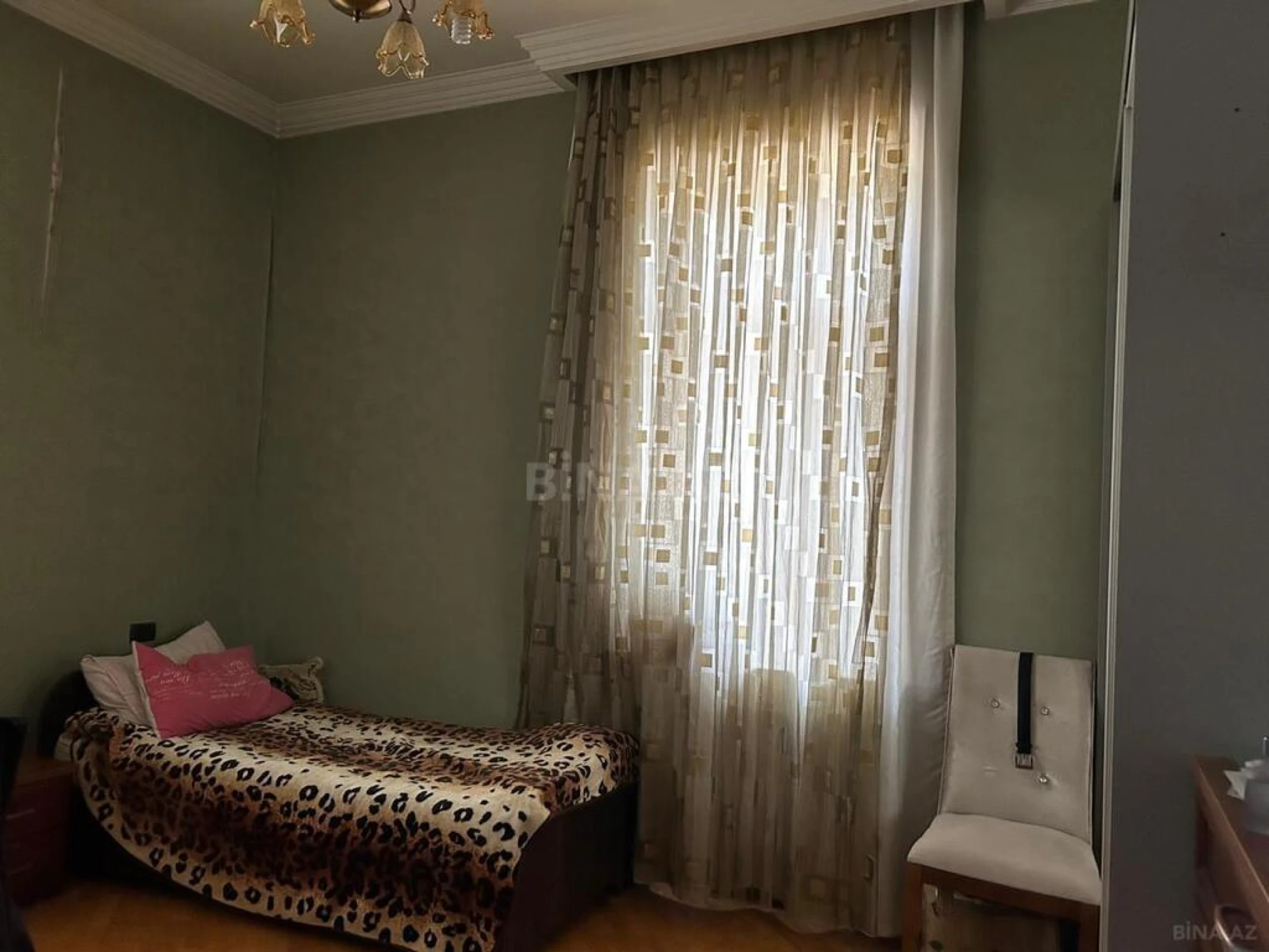 Satılır 12 otaqlı həyət evi 829 m²