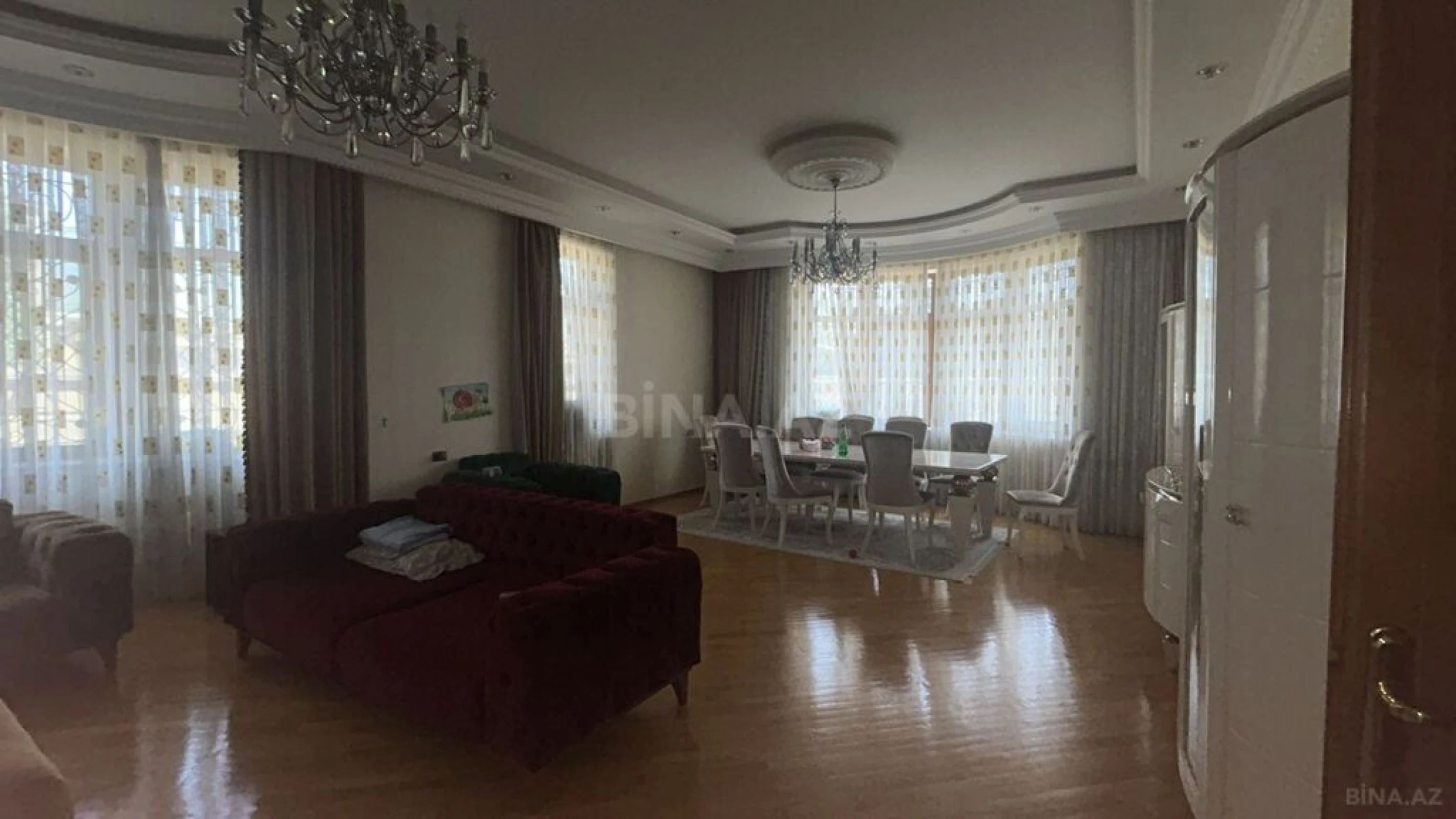Satılır 12 otaqlı həyət evi 829 m²