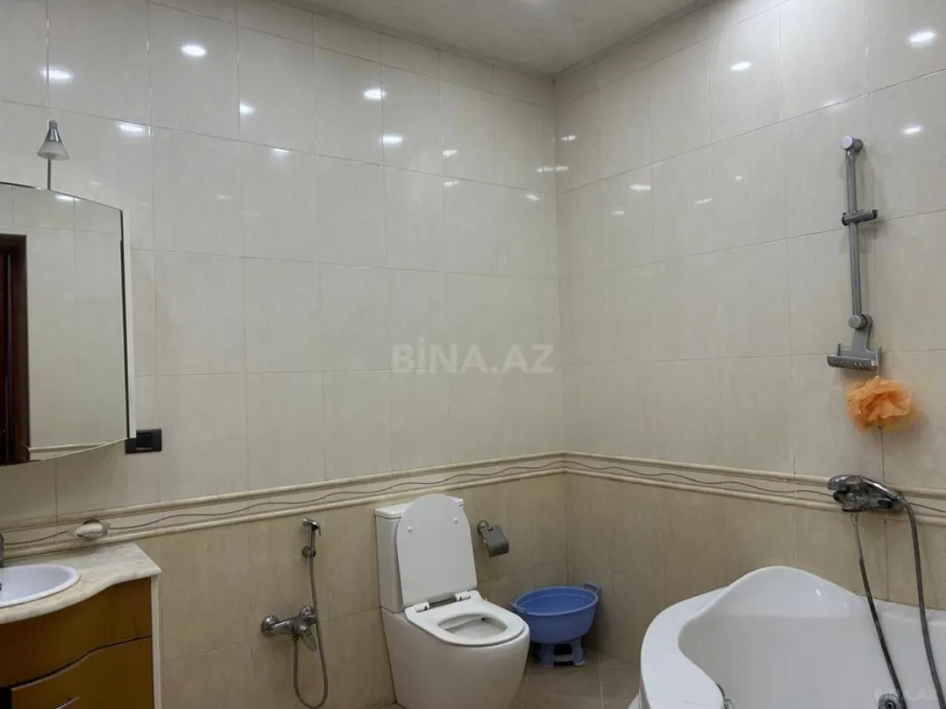 Satılır 12 otaqlı həyət evi 829 m²