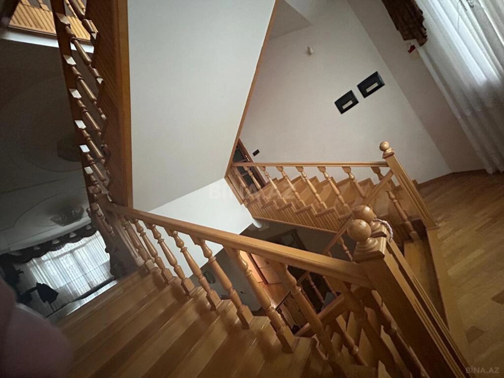 Satılır 12 otaqlı həyət evi 829 m²